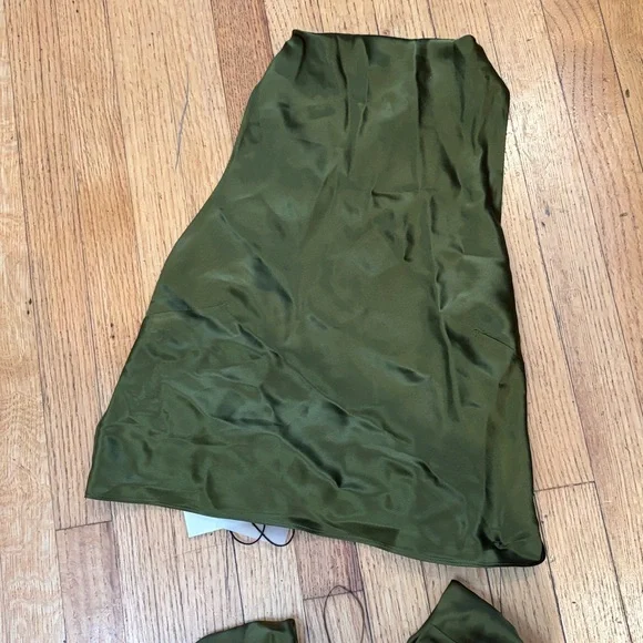 New Reformation Sera Silk Two Piece Set - Picture 11 of 17